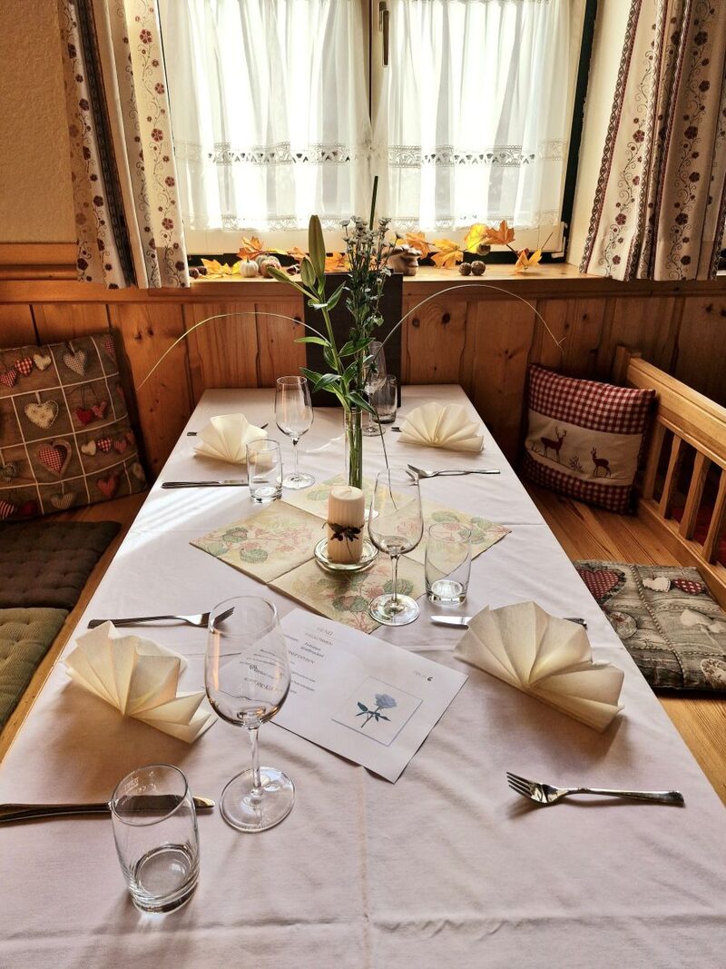 stueberl-gedeckter-tisch